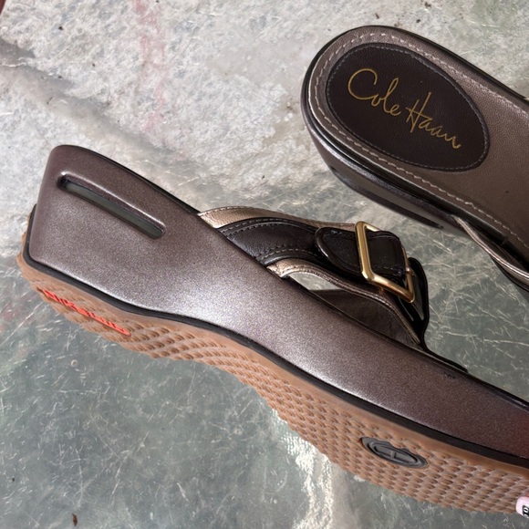 Cole Haan Black and Brown Leather Sandals - Picture 4 of 4